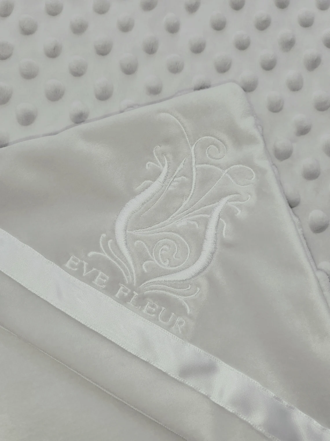Eve Fleur - EMF RF Shielding Minky Dot Sensorial Blanket - Schild