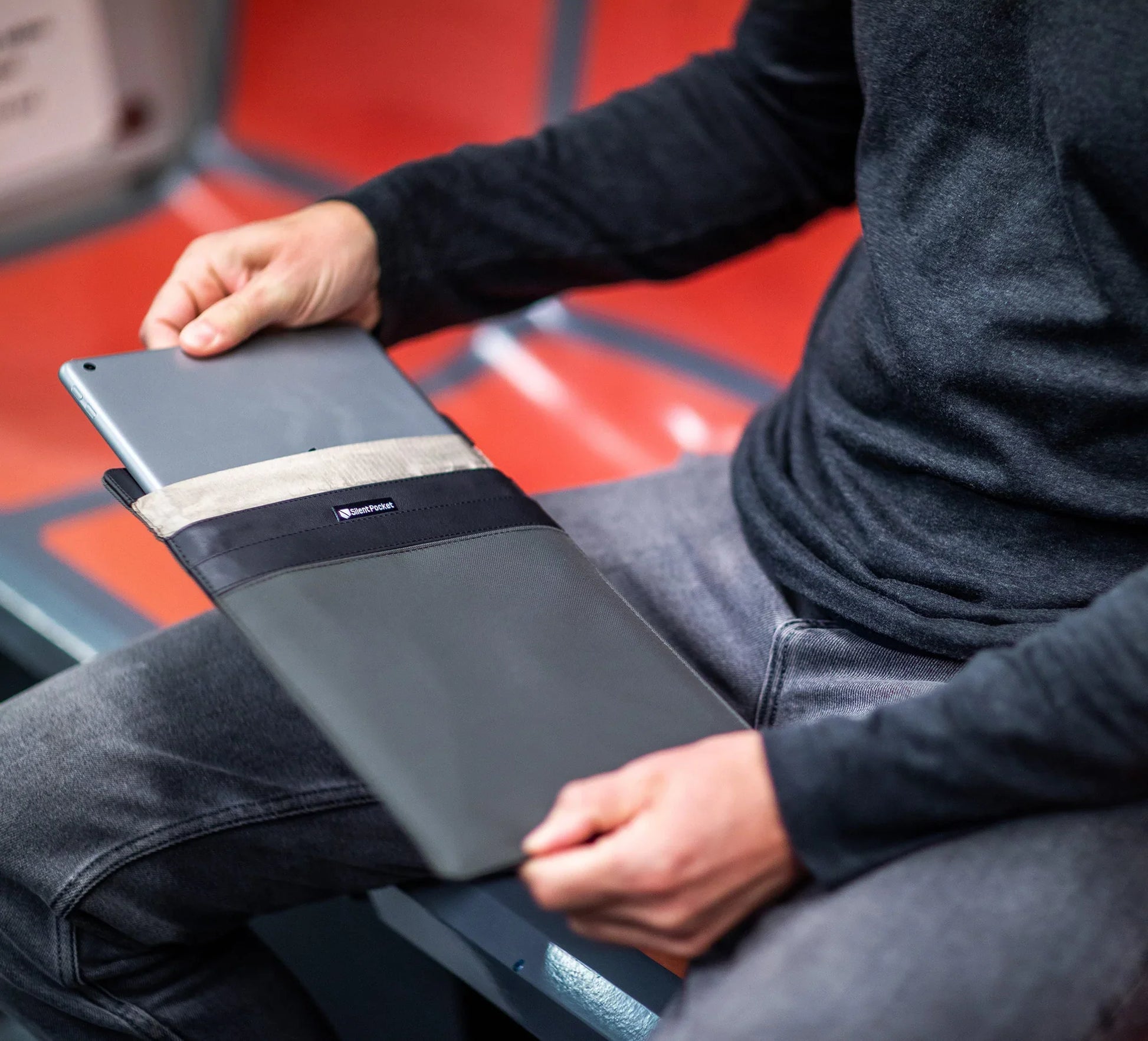 Silent Pocket Faraday Sleeve for Tablets Leather (Large) - Schild